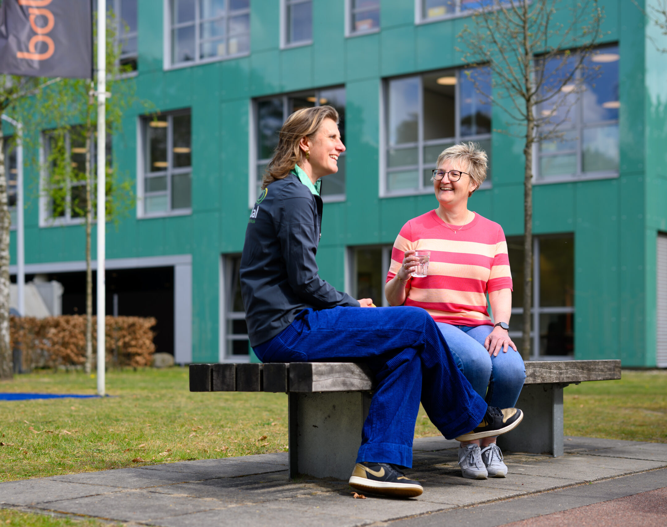 Vitaliteitscoach in gesprek met deelnemer bij Vitaliteitscentrum Papendal.