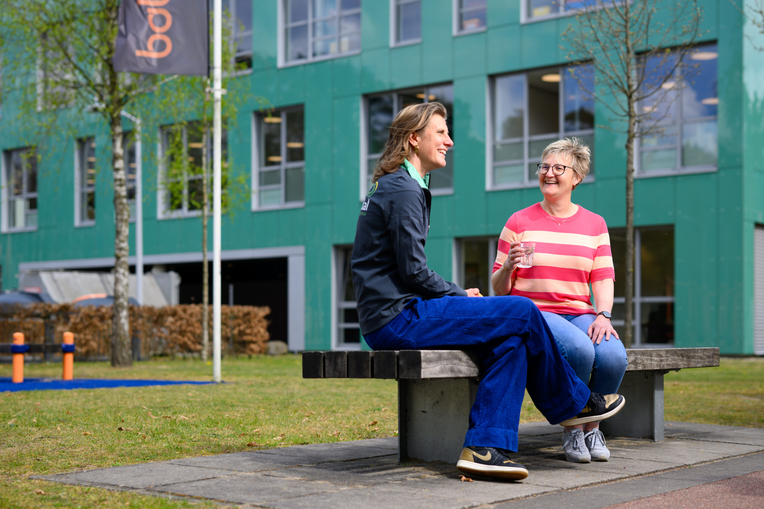 Vitaliteitscoach in gesprek met deelnemer bij Vitaliteitscentrum Papendal.